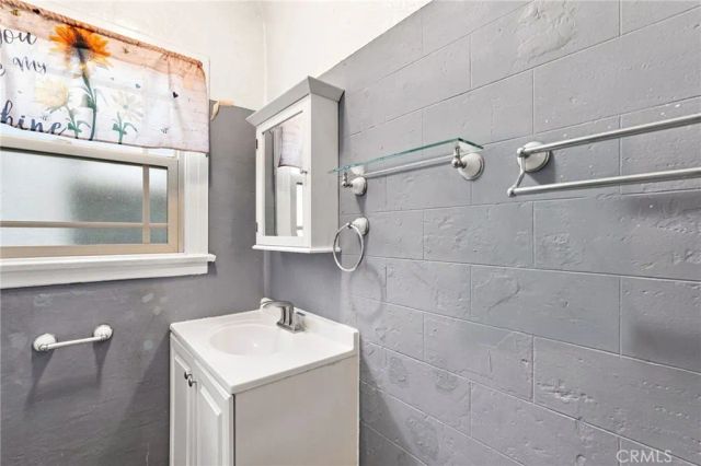 2390 Oregon, Long Beach, CA 90806