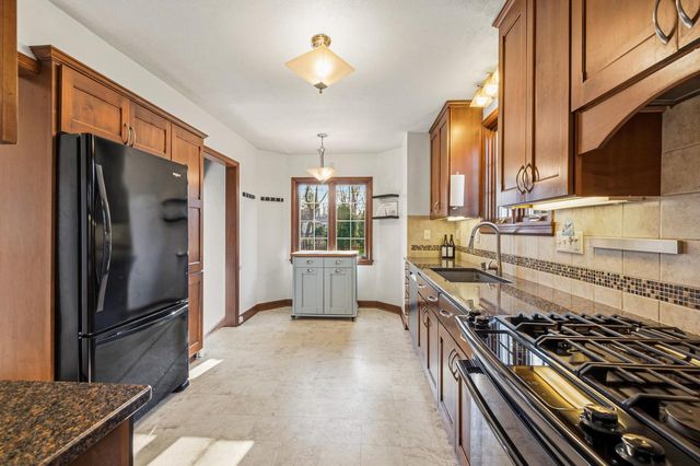 6142 N Apple Blossom LANE, Milwaukee, WI 53217