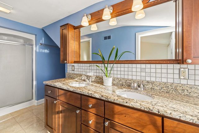 6142 N Apple Blossom LANE, Milwaukee, WI 53217