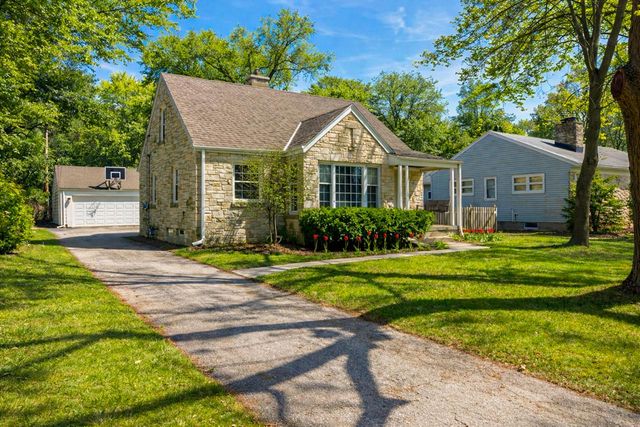 6142 N Apple Blossom LANE, Milwaukee, WI 53217