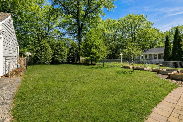 6142 N Apple Blossom LANE, Milwaukee, WI 53217
