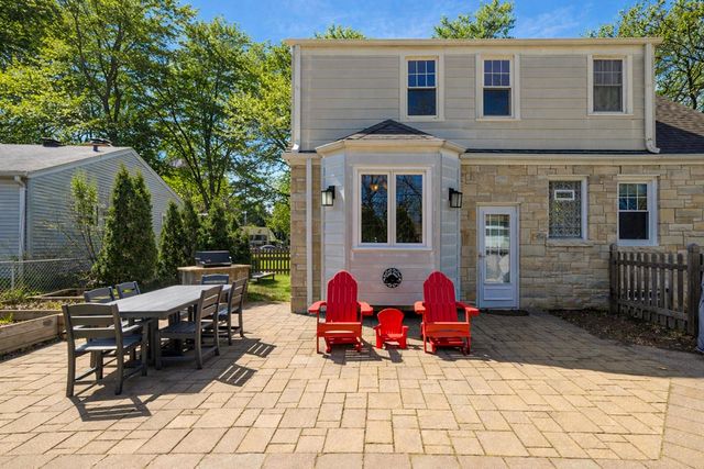 6142 N Apple Blossom LANE, Milwaukee, WI 53217