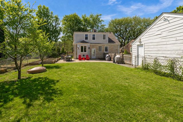 6142 N Apple Blossom LANE, Milwaukee, WI 53217