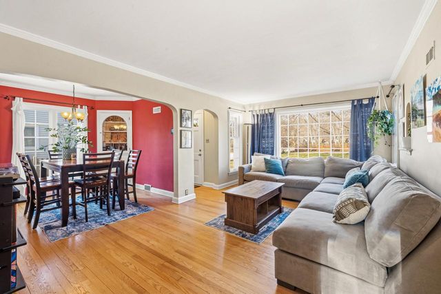 6142 N Apple Blossom LANE, Milwaukee, WI 53217