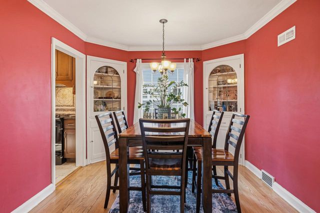 6142 N Apple Blossom LANE, Milwaukee, WI 53217