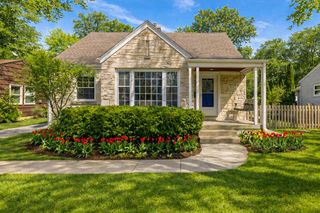6142 N Apple Blossom LANE, Milwaukee, WI 53217
