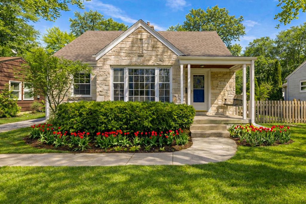 6142 N Apple Blossom LANE, Milwaukee, WI 53217