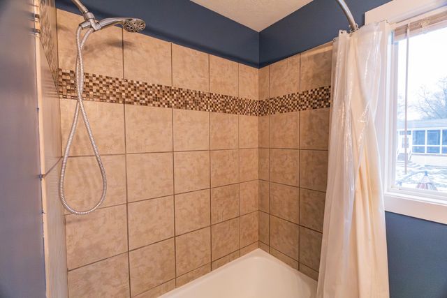 57383 Kingdon Drive, Mattawan, MI 49071