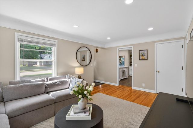5933 York Avenue S, Edina, MN 55410