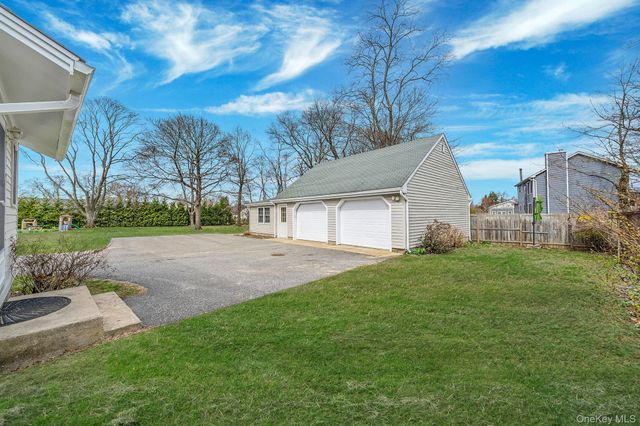 1450 Wickham Avenue, Mattituck, NY 11952