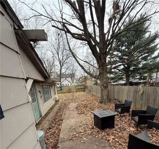 210 E 21st Street, Pittsburg, KS 66762