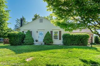1242 Kings Cove Court, Rochester Hills, MI 48306