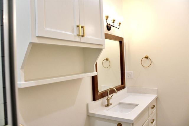 678 Colorado Street, Glidden, TX 78943