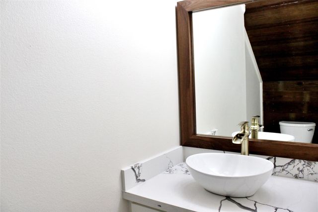 678 Colorado Street, Glidden, TX 78943