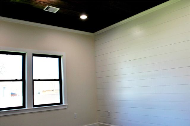 678 Colorado Street, Glidden, TX 78943