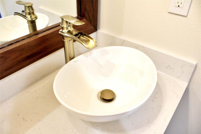 678 Colorado Street, Glidden, TX 78943