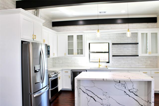 678 Colorado Street, Glidden, TX 78943