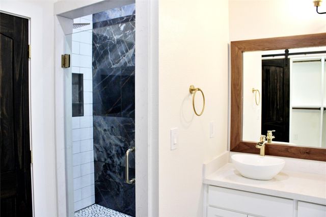 678 Colorado Street, Glidden, TX 78943