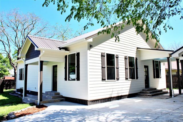 678 Colorado Street, Glidden, TX 78943