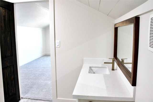 678 Colorado Street, Glidden, TX 78943