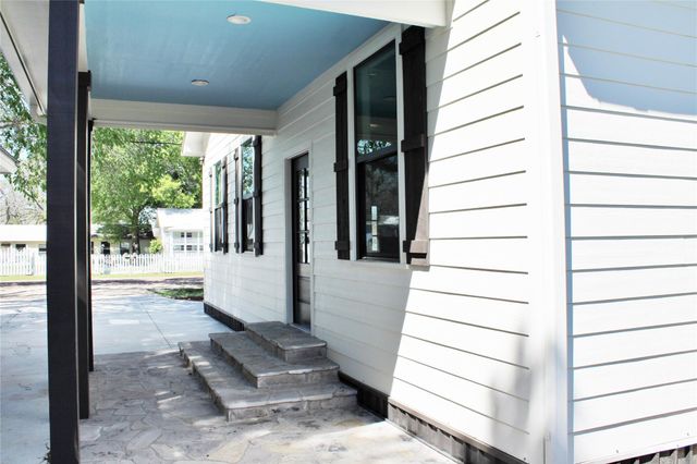 678 Colorado Street, Glidden, TX 78943