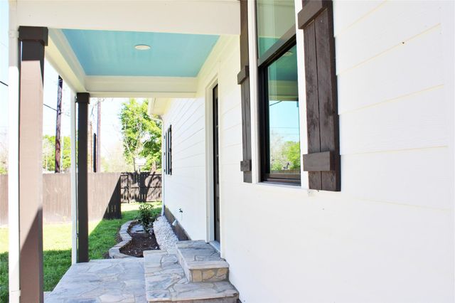 678 Colorado Street, Glidden, TX 78943