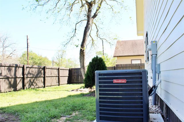 678 Colorado Street, Glidden, TX 78943