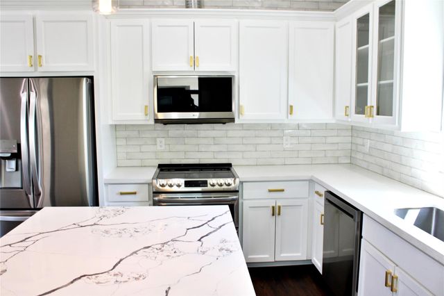 678 Colorado Street, Glidden, TX 78943