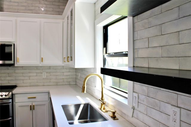 678 Colorado Street, Glidden, TX 78943