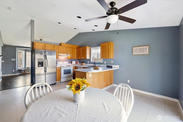 128 Rainbow Way, Kelso, WA 98626
