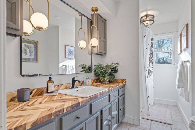 825 N Lakeview Drive, Rogers, AR 72756