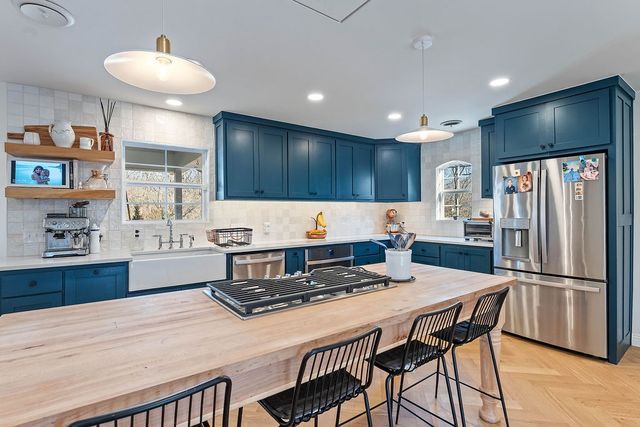 825 N Lakeview Drive, Rogers, AR 72756