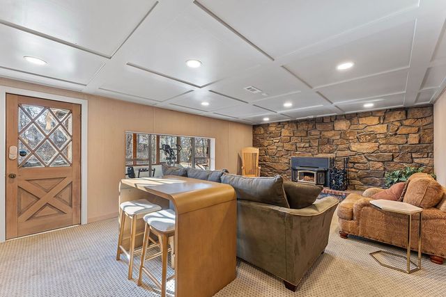 825 N Lakeview Drive, Rogers, AR 72756