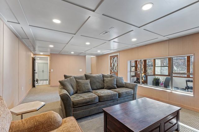 825 N Lakeview Drive, Rogers, AR 72756