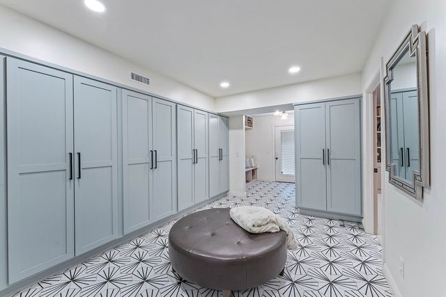 825 N Lakeview Drive, Rogers, AR 72756