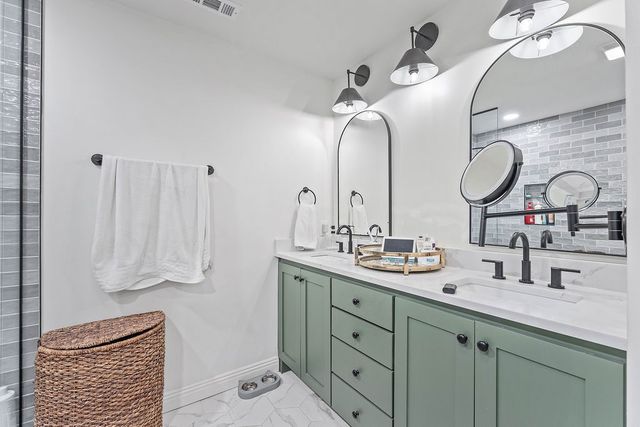 825 N Lakeview Drive, Rogers, AR 72756