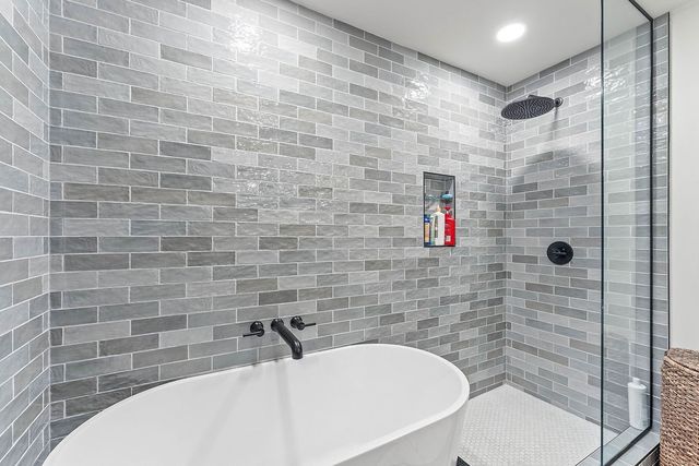 825 N Lakeview Drive, Rogers, AR 72756