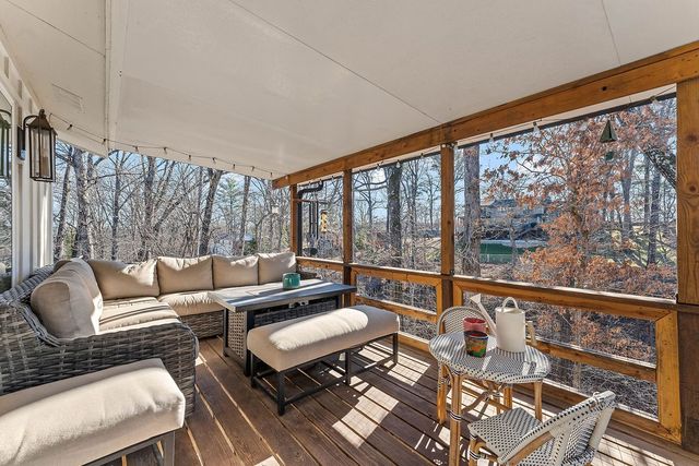 825 N Lakeview Drive, Rogers, AR 72756