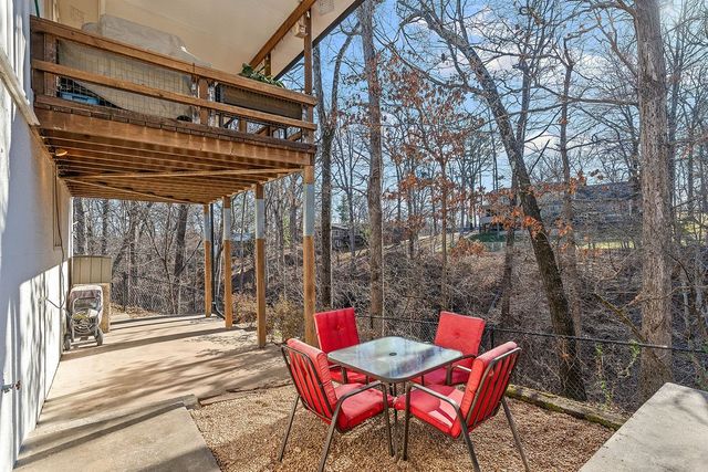 825 N Lakeview Drive, Rogers, AR 72756