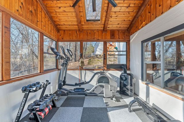 825 N Lakeview Drive, Rogers, AR 72756