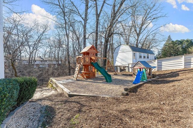 825 N Lakeview Drive, Rogers, AR 72756