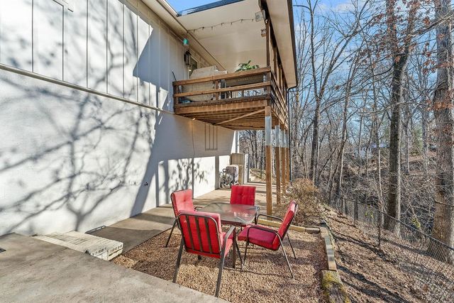 825 N Lakeview Drive, Rogers, AR 72756