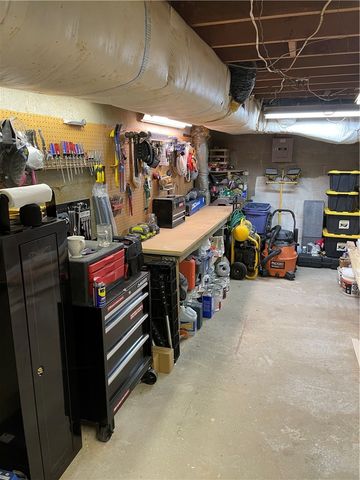 825 N Lakeview Drive, Rogers, AR 72756