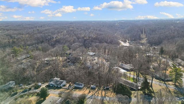 825 N Lakeview Drive, Rogers, AR 72756