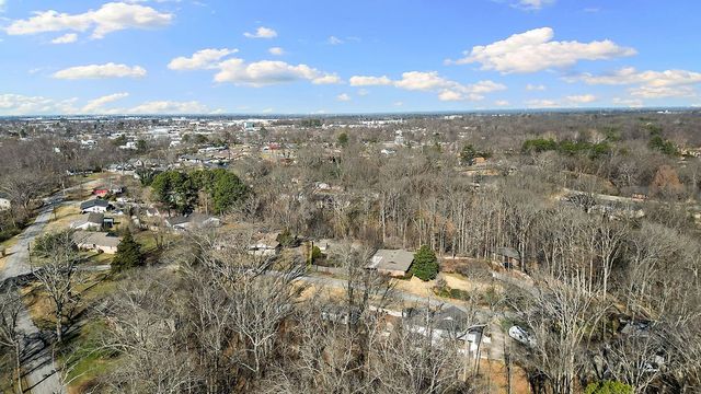 825 N Lakeview Drive, Rogers, AR 72756