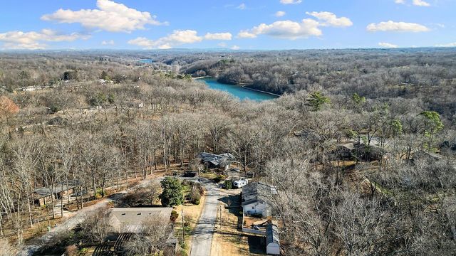 825 N Lakeview Drive, Rogers, AR 72756