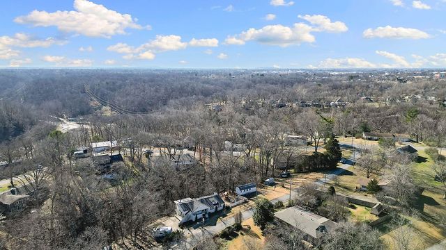 825 N Lakeview Drive, Rogers, AR 72756