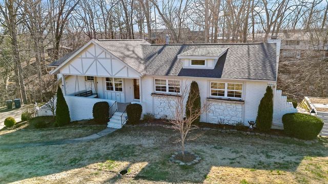 825 N Lakeview Drive, Rogers, AR 72756