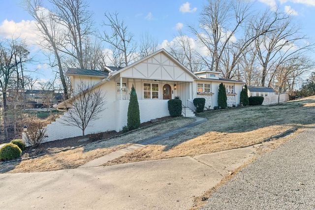 825 N Lakeview Drive, Rogers, AR 72756