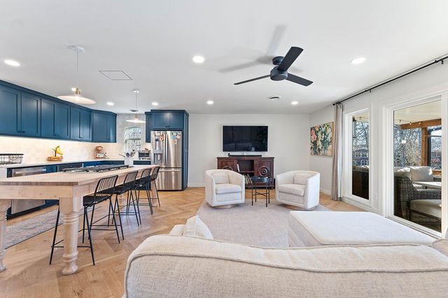 825 N Lakeview Drive, Rogers, AR 72756